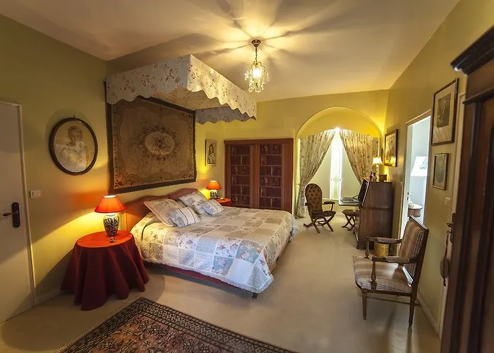 Chateau De Bed & Breakfast 4*